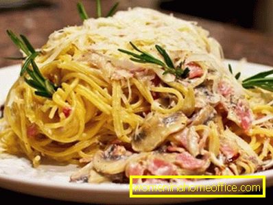 Pasta carbonara gombával és szalonnával: recept